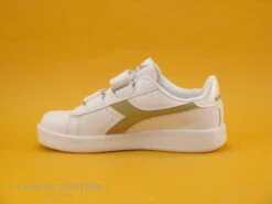 Diadora GAME P PS Girl - White Gold - Basket Fille 2 Scratches - Blanc Or -Skechery Boutique cd24607c73b9e66c561f35ea11d5d5ef img 6705.jpg 167615